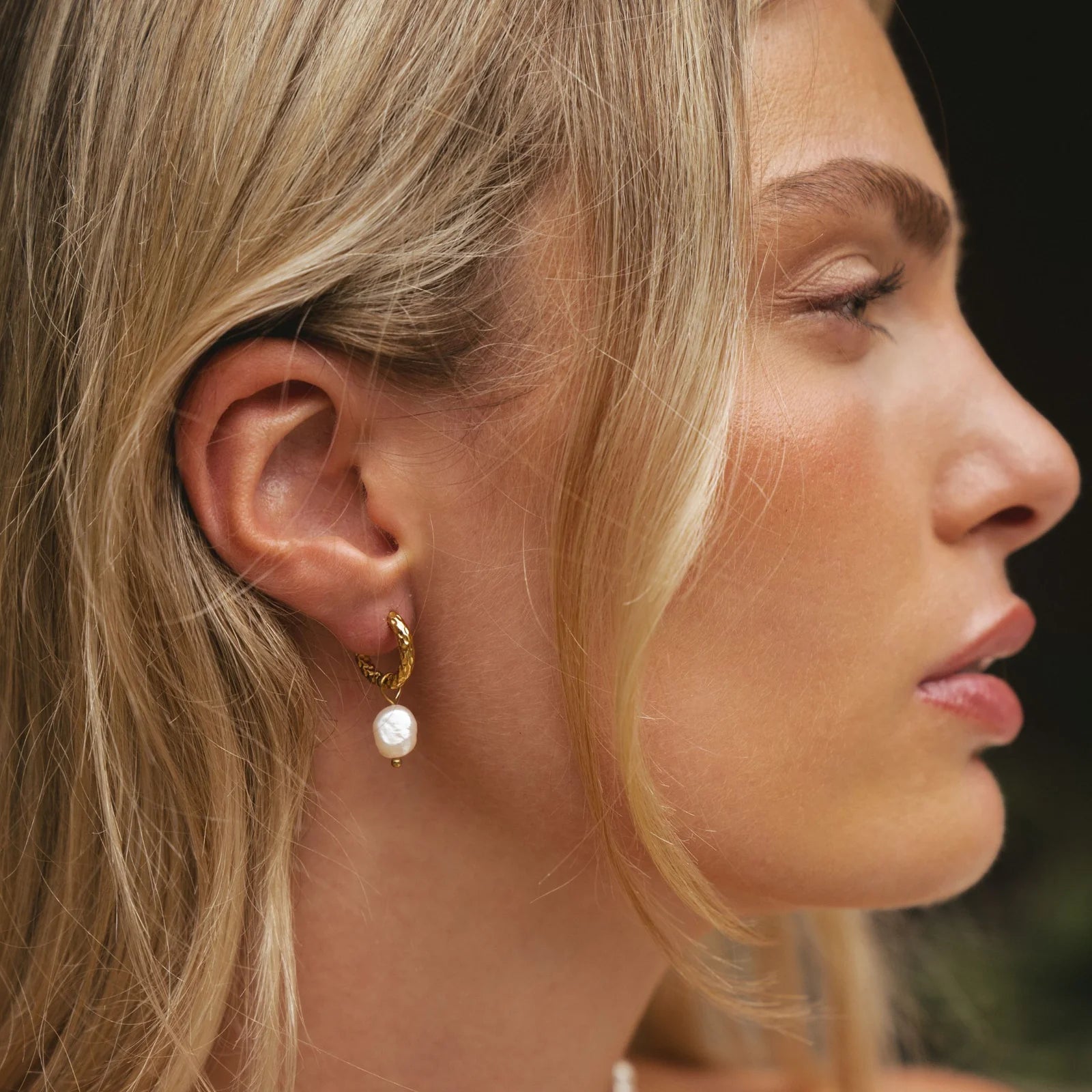 Maré Pearl Hoop Earrings