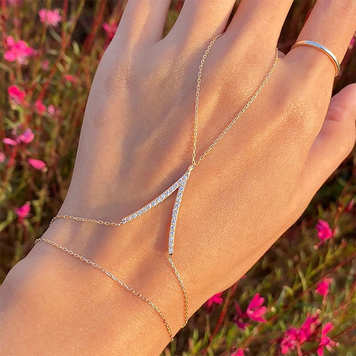 Véra Hand Chain Bracelet