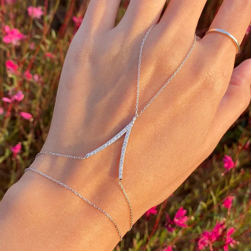 Véra Hand Chain Bracelet