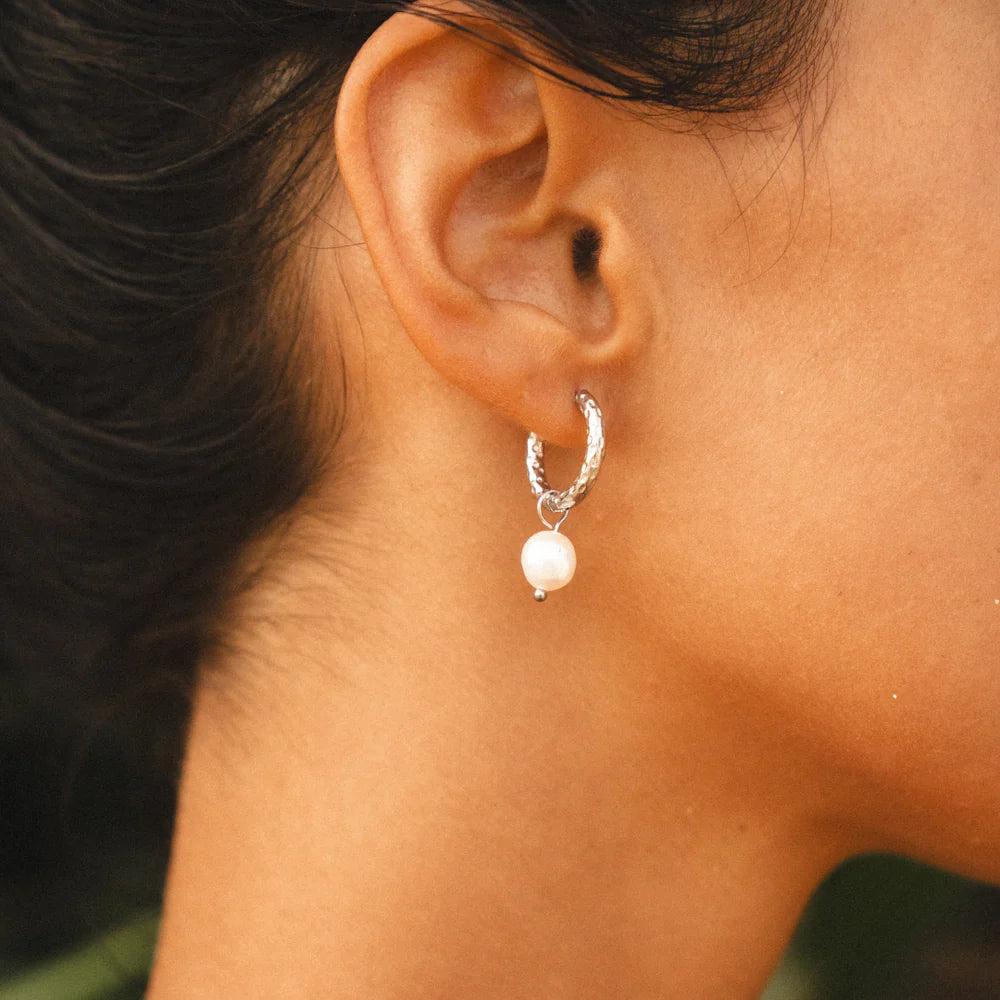 Maré Pearl Hoop Earrings