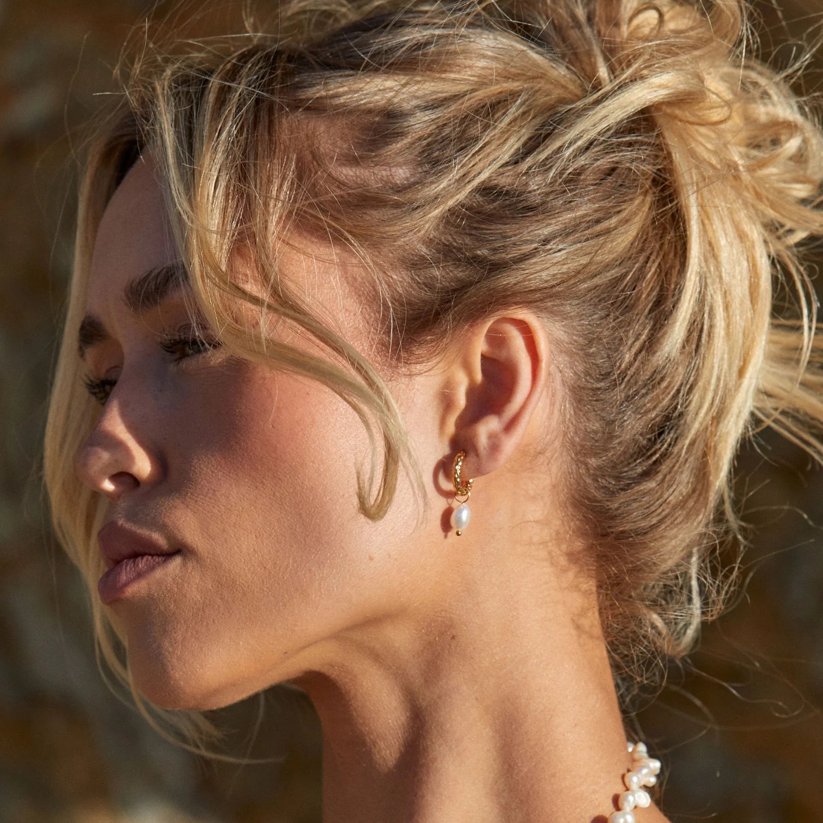 Maré Pearl Hoop Earrings